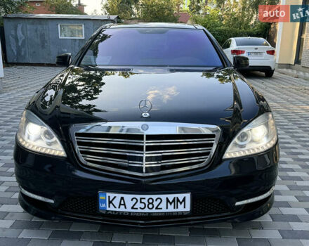 Черный Мерседес С Класс, объемом двигателя 5.46 л и пробегом 301 тыс. км за 13000 $, фото 3 на Automoto.ua