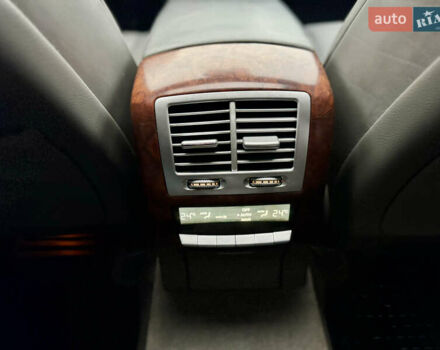 Черный Мерседес С Класс, объемом двигателя 5.5 л и пробегом 258 тыс. км за 7500 $, фото 9 на Automoto.ua