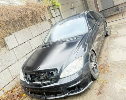 Черный Мерседес С Класс, объемом двигателя 3.5 л и пробегом 300 тыс. км за 8300 $, фото 1 на Automoto.ua