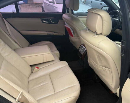 Черный Мерседес С Класс, объемом двигателя 3.5 л и пробегом 395 тыс. км за 8500 $, фото 19 на Automoto.ua