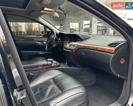 Чорний Мерседес С Клас, об'ємом двигуна 5.46 л та пробігом 400 тис. км за 10300 $, фото 9 на Automoto.ua