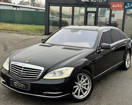 Чорний Мерседес С Клас, об'ємом двигуна 5.51 л та пробігом 193 тис. км за 12700 $, фото 2 на Automoto.ua