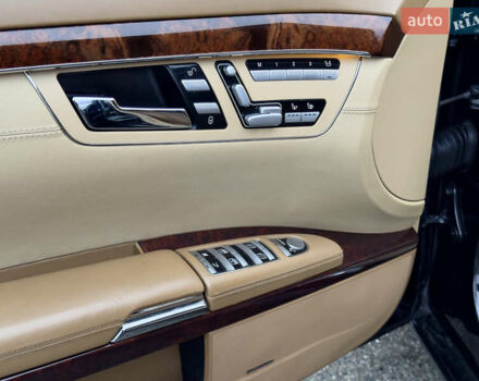 Чорний Мерседес С Клас, об'ємом двигуна 5.51 л та пробігом 193 тис. км за 12700 $, фото 28 на Automoto.ua