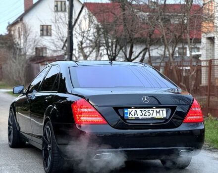 Черный Мерседес С Класс, объемом двигателя 5.5 л и пробегом 280 тыс. км за 13000 $, фото 2 на Automoto.ua