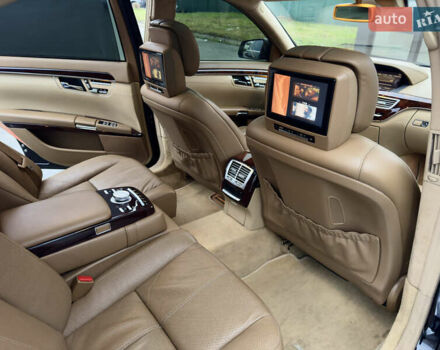 Чорний Мерседес С Клас, об'ємом двигуна 5.51 л та пробігом 193 тис. км за 12700 $, фото 41 на Automoto.ua