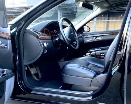 Черный Мерседес С Класс, объемом двигателя 4.7 л и пробегом 298 тыс. км за 11000 $, фото 1 на Automoto.ua