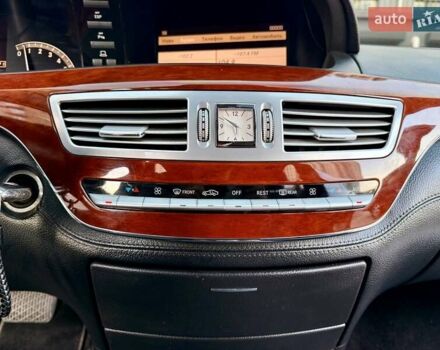 Чорний Мерседес С Клас, об'ємом двигуна 5.5 л та пробігом 375 тис. км за 10200 $, фото 23 на Automoto.ua