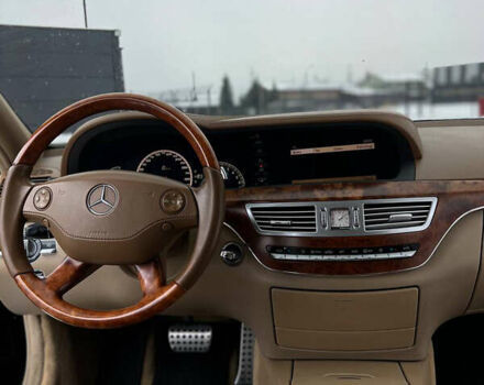 Черный Мерседес С Класс, объемом двигателя 3.5 л и пробегом 220 тыс. км за 10000 $, фото 5 на Automoto.ua