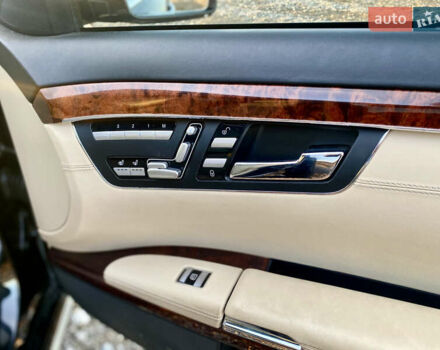 Черный Мерседес С Класс, объемом двигателя 5.51 л и пробегом 215 тыс. км за 12499 $, фото 40 на Automoto.ua