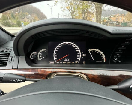 Черный Мерседес С Класс, объемом двигателя 5.51 л и пробегом 189 тыс. км за 12000 $, фото 16 на Automoto.ua