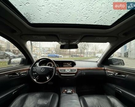 Черный Мерседес С Класс, объемом двигателя 5.4 л и пробегом 425 тыс. км за 11500 $, фото 8 на Automoto.ua