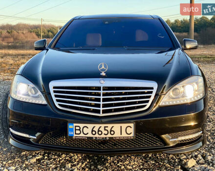 Черный Мерседес С Класс, объемом двигателя 5.51 л и пробегом 215 тыс. км за 12499 $, фото 4 на Automoto.ua