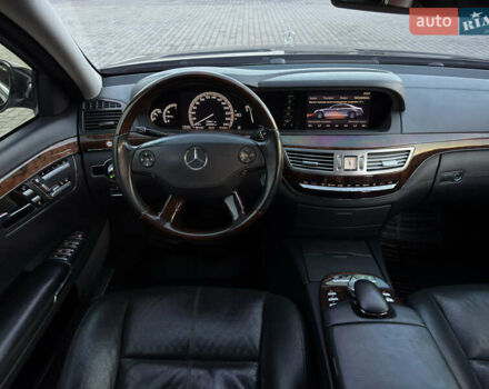 Чорний Мерседес С Клас, об'ємом двигуна 5.46 л та пробігом 224 тис. км за 11200 $, фото 12 на Automoto.ua