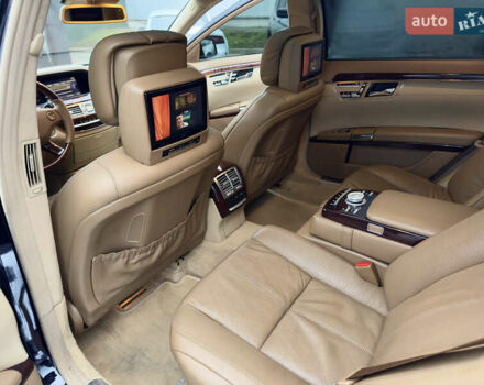 Чорний Мерседес С Клас, об'ємом двигуна 5.51 л та пробігом 193 тис. км за 12700 $, фото 36 на Automoto.ua