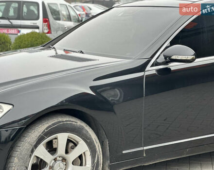 Черный Мерседес С Класс, объемом двигателя 5.44 л и пробегом 227 тыс. км за 11000 $, фото 7 на Automoto.ua