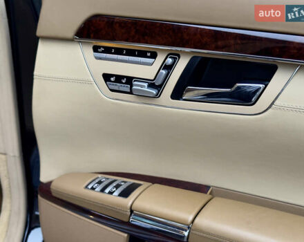 Чорний Мерседес С Клас, об'ємом двигуна 5.51 л та пробігом 193 тис. км за 12700 $, фото 40 на Automoto.ua