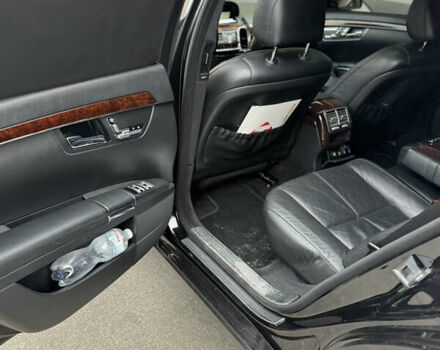 Чорний Мерседес С Клас, об'ємом двигуна 5.5 л та пробігом 390 тис. км за 10999 $, фото 19 на Automoto.ua