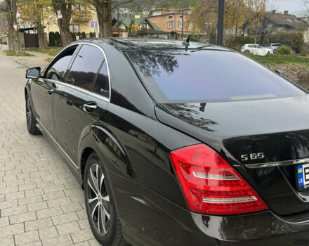 Черный Мерседес С Класс, объемом двигателя 5.51 л и пробегом 189 тыс. км за 12000 $, фото 3 на Automoto.ua