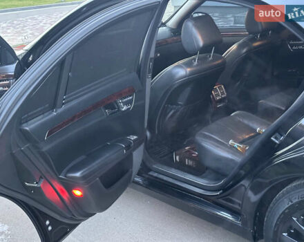 Черный Мерседес С Класс, объемом двигателя 5.5 л и пробегом 297 тыс. км за 9500 $, фото 19 на Automoto.ua