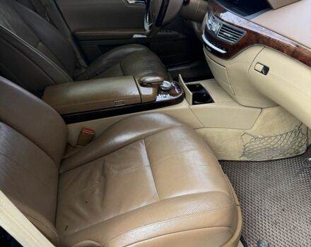 Чорний Мерседес С Клас, об'ємом двигуна 5.5 л та пробігом 300 тис. км за 6850 $, фото 8 на Automoto.ua