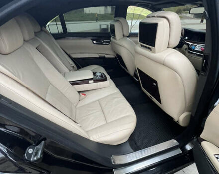 Черный Мерседес С Класс, объемом двигателя 5.51 л и пробегом 189 тыс. км за 12000 $, фото 7 на Automoto.ua