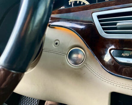 Черный Мерседес С Класс, объемом двигателя 5.51 л и пробегом 215 тыс. км за 12499 $, фото 82 на Automoto.ua