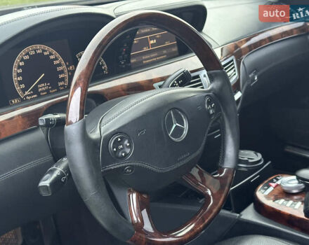 Черный Мерседес С Класс, объемом двигателя 5.46 л и пробегом 297 тыс. км за 9700 $, фото 7 на Automoto.ua