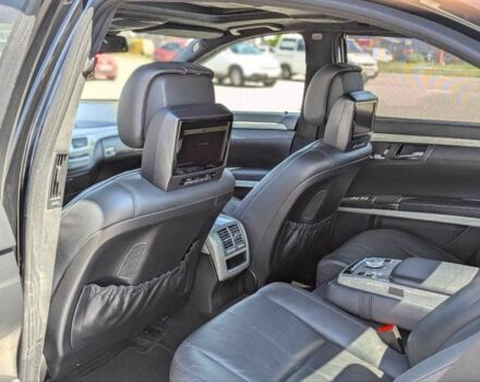 Черный Мерседес С Класс, объемом двигателя 5.5 л и пробегом 217 тыс. км за 10999 $, фото 13 на Automoto.ua