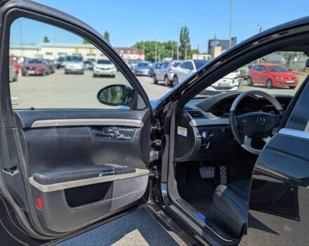 Черный Мерседес С Класс, объемом двигателя 5.5 л и пробегом 217 тыс. км за 10999 $, фото 5 на Automoto.ua