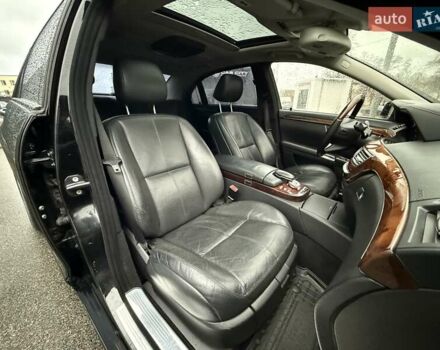 Черный Мерседес С Класс, объемом двигателя 5.4 л и пробегом 425 тыс. км за 11500 $, фото 13 на Automoto.ua