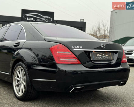 Чорний Мерседес С Клас, об'ємом двигуна 5.51 л та пробігом 193 тис. км за 12700 $, фото 20 на Automoto.ua