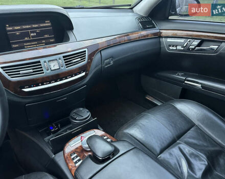 Черный Мерседес С Класс, объемом двигателя 5.46 л и пробегом 297 тыс. км за 9700 $, фото 9 на Automoto.ua