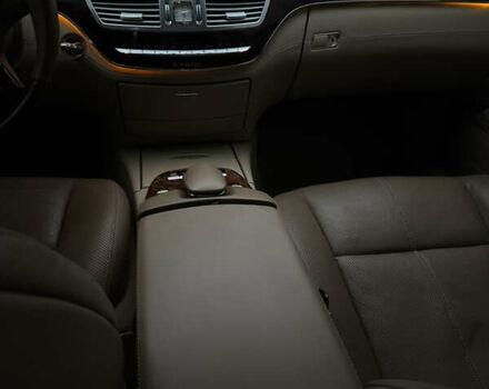 Чорний Мерседес С Клас, об'ємом двигуна 5 л та пробігом 229 тис. км за 8700 $, фото 23 на Automoto.ua