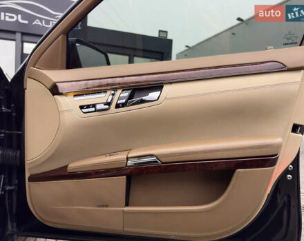 Чорний Мерседес С Клас, об'ємом двигуна 5.51 л та пробігом 193 тис. км за 12700 $, фото 47 на Automoto.ua