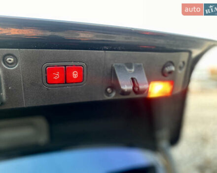 Черный Мерседес С Класс, объемом двигателя 5.51 л и пробегом 215 тыс. км за 12499 $, фото 71 на Automoto.ua