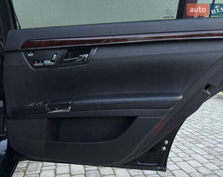 Чорний Мерседес С Клас, об'ємом двигуна 5.46 л та пробігом 224 тис. км за 11200 $, фото 29 на Automoto.ua