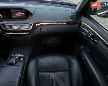 Чорний Мерседес С Клас, об'ємом двигуна 5.46 л та пробігом 224 тис. км за 11200 $, фото 11 на Automoto.ua