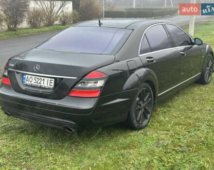 Черный Мерседес С Класс, объемом двигателя 5.46 л и пробегом 297 тыс. км за 9700 $, фото 4 на Automoto.ua