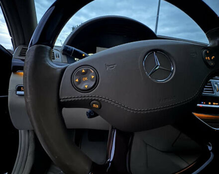 Чорний Мерседес С Клас, об'ємом двигуна 5 л та пробігом 229 тис. км за 8700 $, фото 17 на Automoto.ua