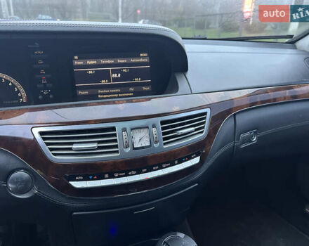 Черный Мерседес С Класс, объемом двигателя 5.46 л и пробегом 297 тыс. км за 9700 $, фото 10 на Automoto.ua