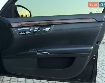 Чорний Мерседес С Клас, об'ємом двигуна 5.46 л та пробігом 224 тис. км за 11200 $, фото 21 на Automoto.ua