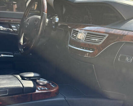 Чорний Мерседес С Клас, об'ємом двигуна 5.5 л та пробігом 349 тис. км за 10300 $, фото 11 на Automoto.ua
