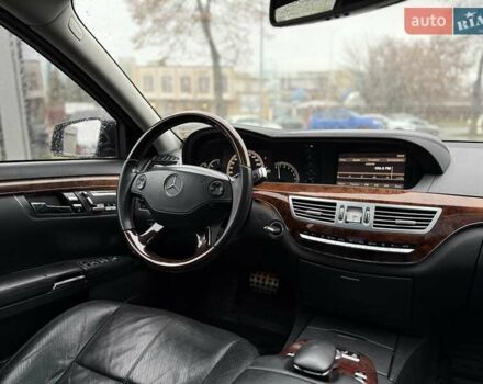 Черный Мерседес С Класс, объемом двигателя 5.4 л и пробегом 425 тыс. км за 11500 $, фото 10 на Automoto.ua