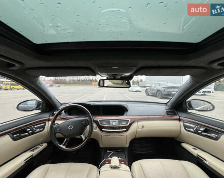 Черный Мерседес С Класс, объемом двигателя 5.5 л и пробегом 248 тыс. км за 13100 $, фото 20 на Automoto.ua