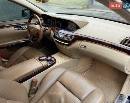 Чорний Мерседес С Клас, об'ємом двигуна 5.51 л та пробігом 193 тис. км за 12700 $, фото 51 на Automoto.ua