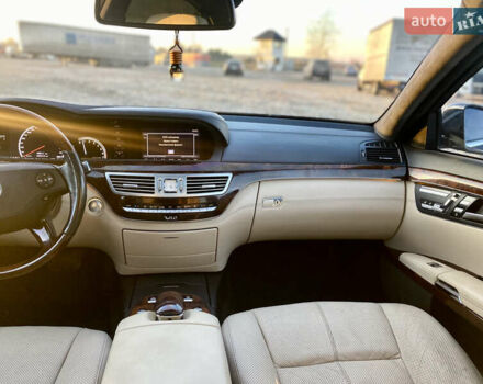 Черный Мерседес С Класс, объемом двигателя 5.51 л и пробегом 215 тыс. км за 12499 $, фото 53 на Automoto.ua