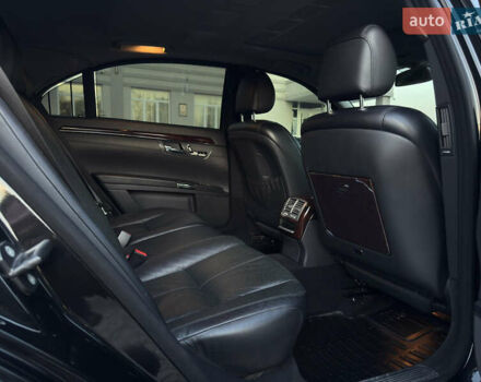 Чорний Мерседес С Клас, об'ємом двигуна 5.46 л та пробігом 224 тис. км за 11200 $, фото 17 на Automoto.ua