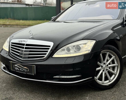 Чорний Мерседес С Клас, об'ємом двигуна 5.51 л та пробігом 193 тис. км за 12700 $, фото 3 на Automoto.ua
