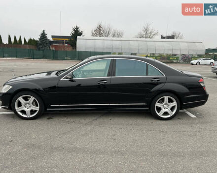 Черный Мерседес С Класс, объемом двигателя 5.5 л и пробегом 248 тыс. км за 13100 $, фото 1 на Automoto.ua