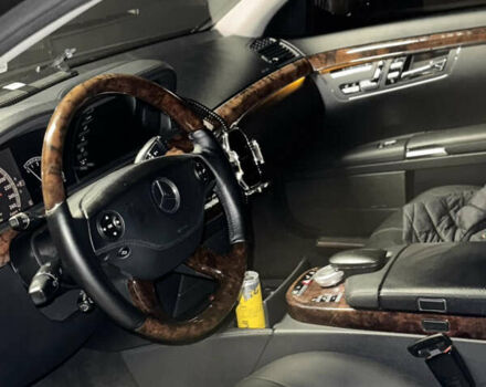 Чорний Мерседес С Клас, об'ємом двигуна 5.5 л та пробігом 390 тис. км за 10999 $, фото 12 на Automoto.ua